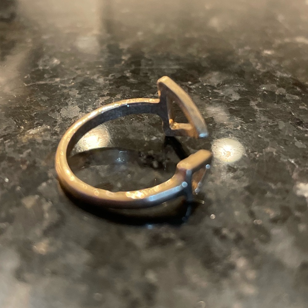 Gold arrow ring - Picture 2 of 2
